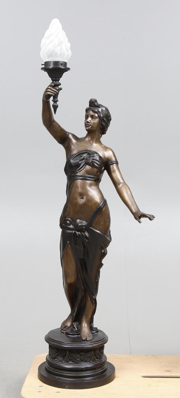 STATYETTLAMPA, art nouveau-stil, 1900-talets fjärde kvartal.