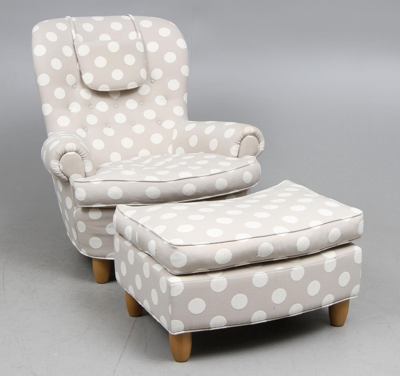 FÅTÖLJ OCH FOTPALL "Jättepaddan", Carl Malmsten, OH Sjögren i Tranås, 1900/2000-tal.