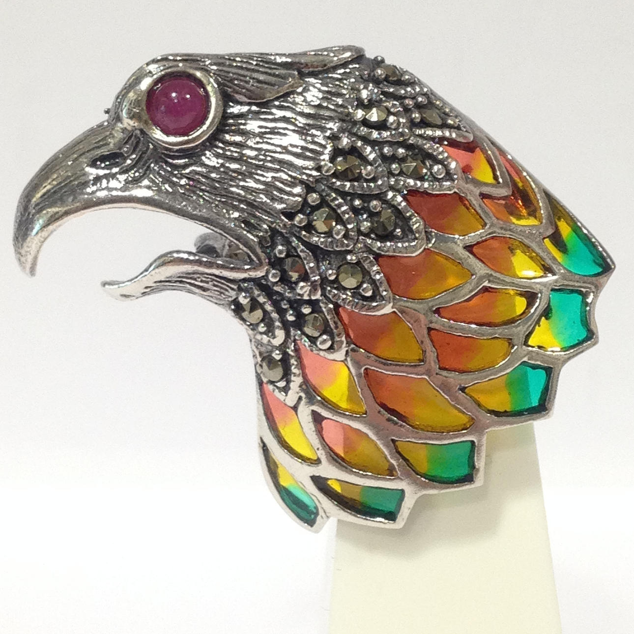 ÖRN HUVUD HÄNGANDE BROSCH.