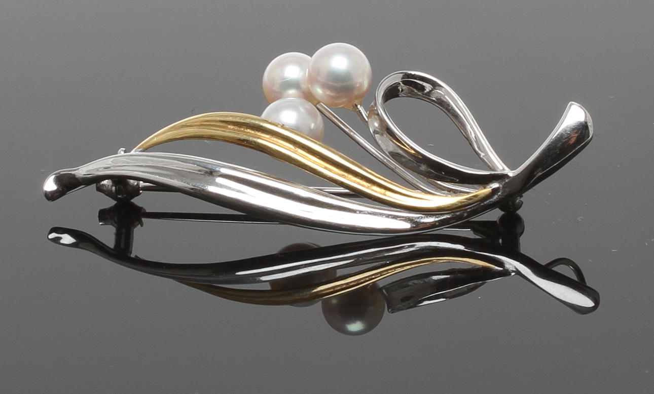 BROSCH/HÄNGE, 18k guld och silver samt pärlor, 1900/2000-tal.