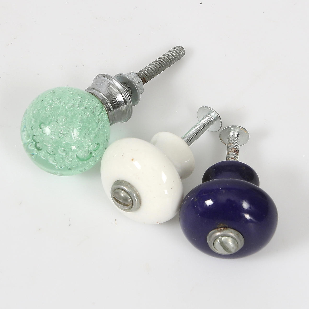 KNOPPAR, 37 st, porslin och glas, 1900-tal.