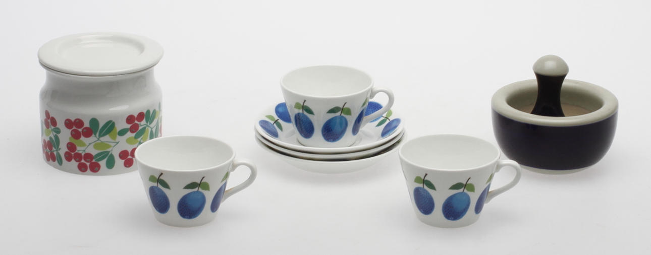 KERAMIKFÖREMÅL, 5 delar, bl.a. "Prunus" Gustavsberg.