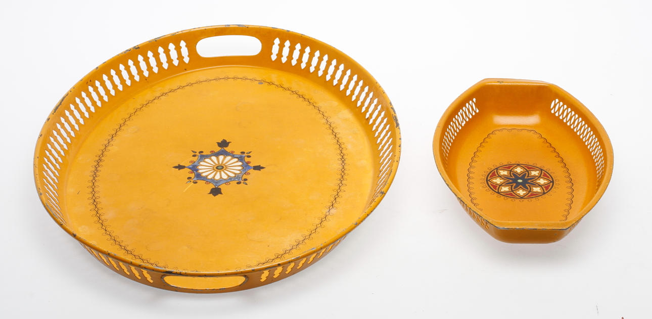 BRICKOR, 2 st, bemålad plåt, 18/1900-tal.