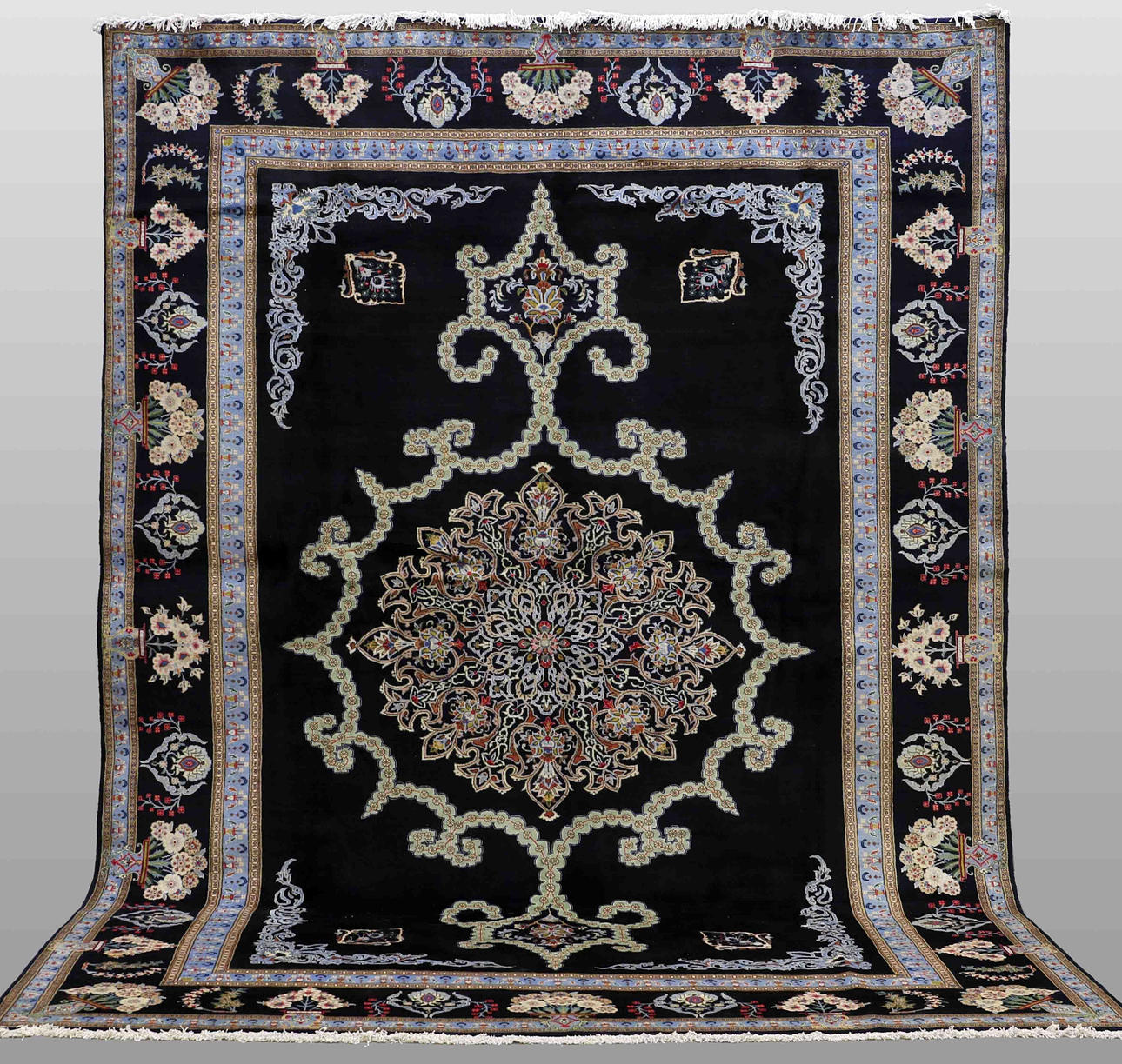 MATTA, Blå Keshan, 410 x 302 cm.