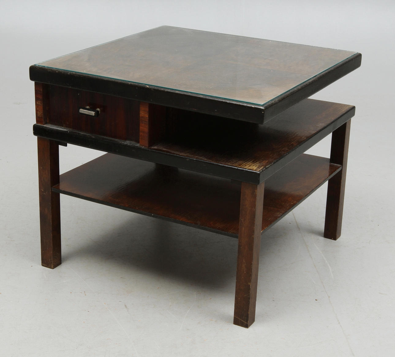 RÖKBORD med hyllplan samt genomgående låda, art deco, 1900-talets första del.