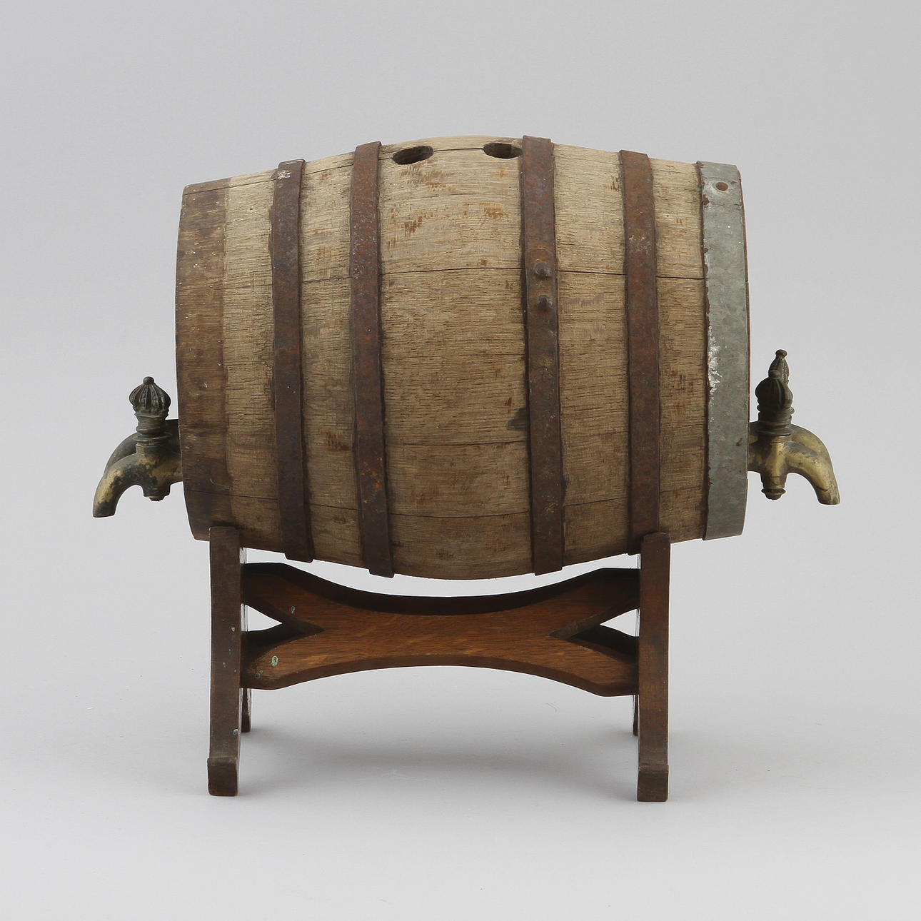 BRÄNNVINSTUNNA, ek med ställning. 1800-tal.