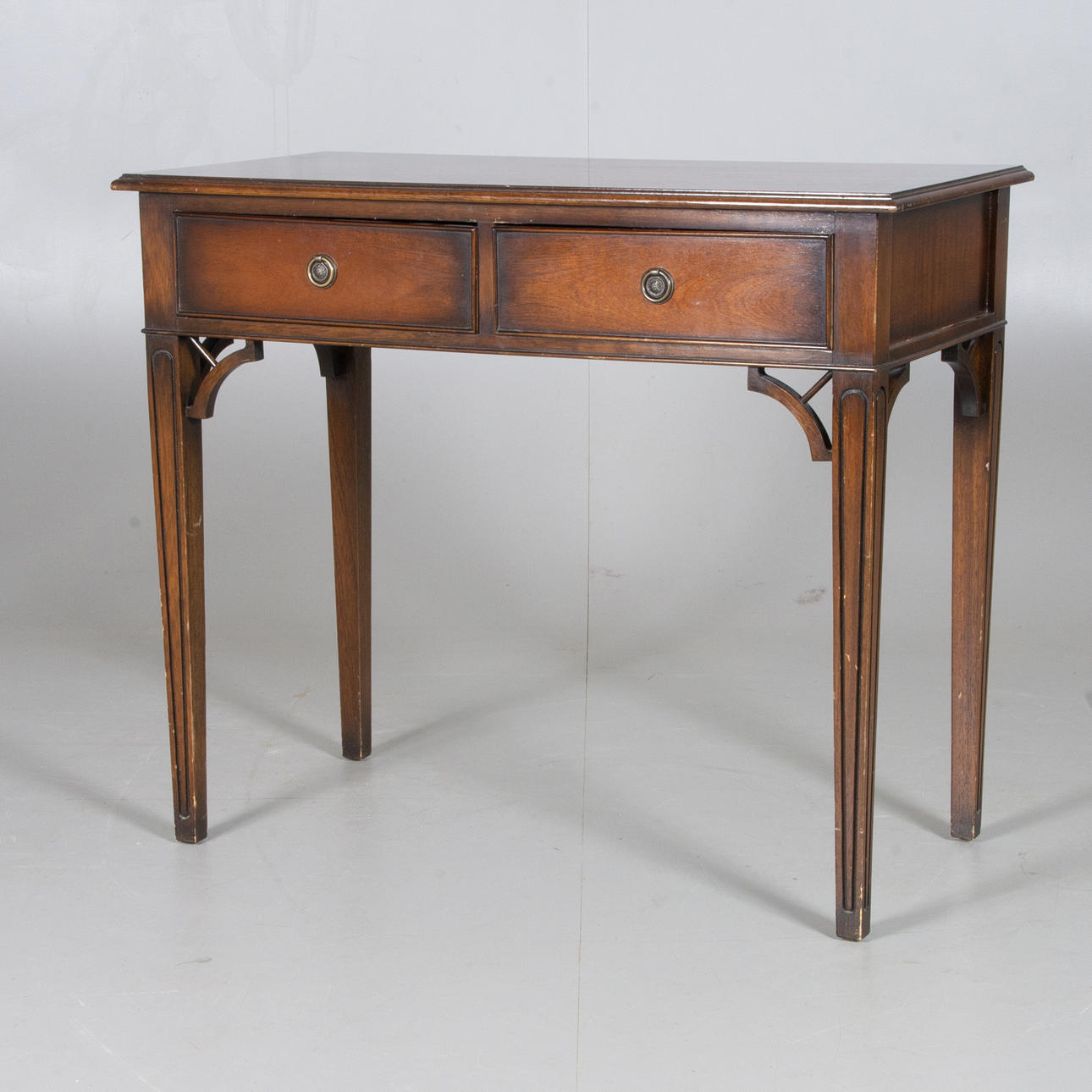 DISCHARGE TABLE, mahogany, English style.