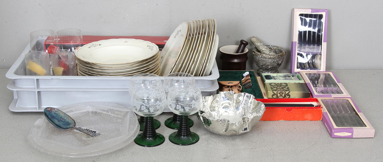 DIVERSE, glas, bestick, tallrikar.