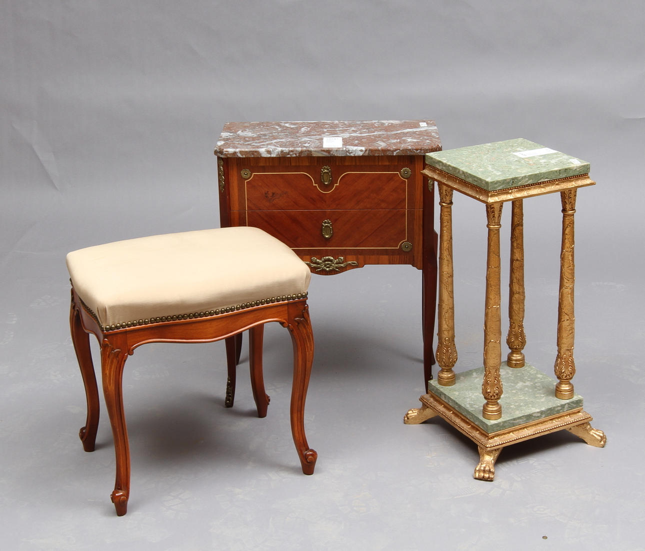 PIEDESTAL med stenskiva, BYRÅ med stenskiva, TABURETT.