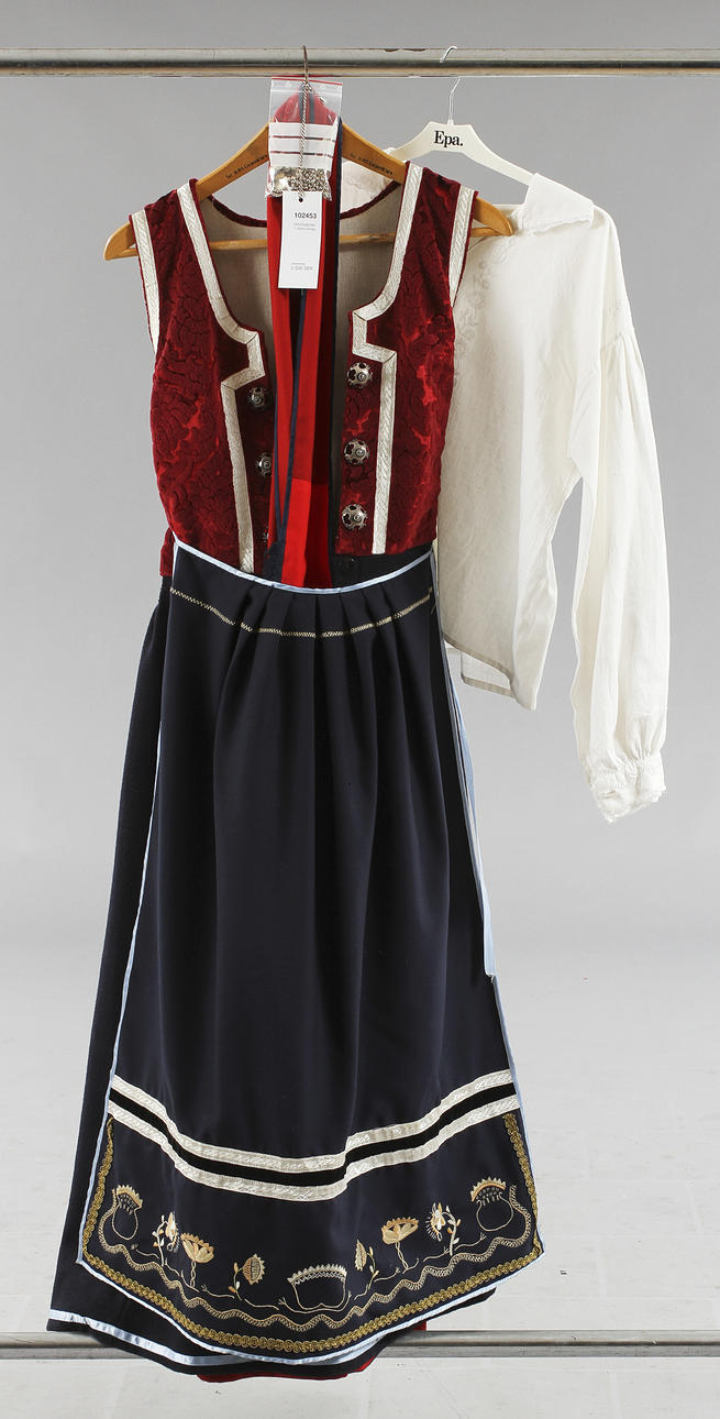 HÖGTIDSDRÄKT, Västra Göinge.