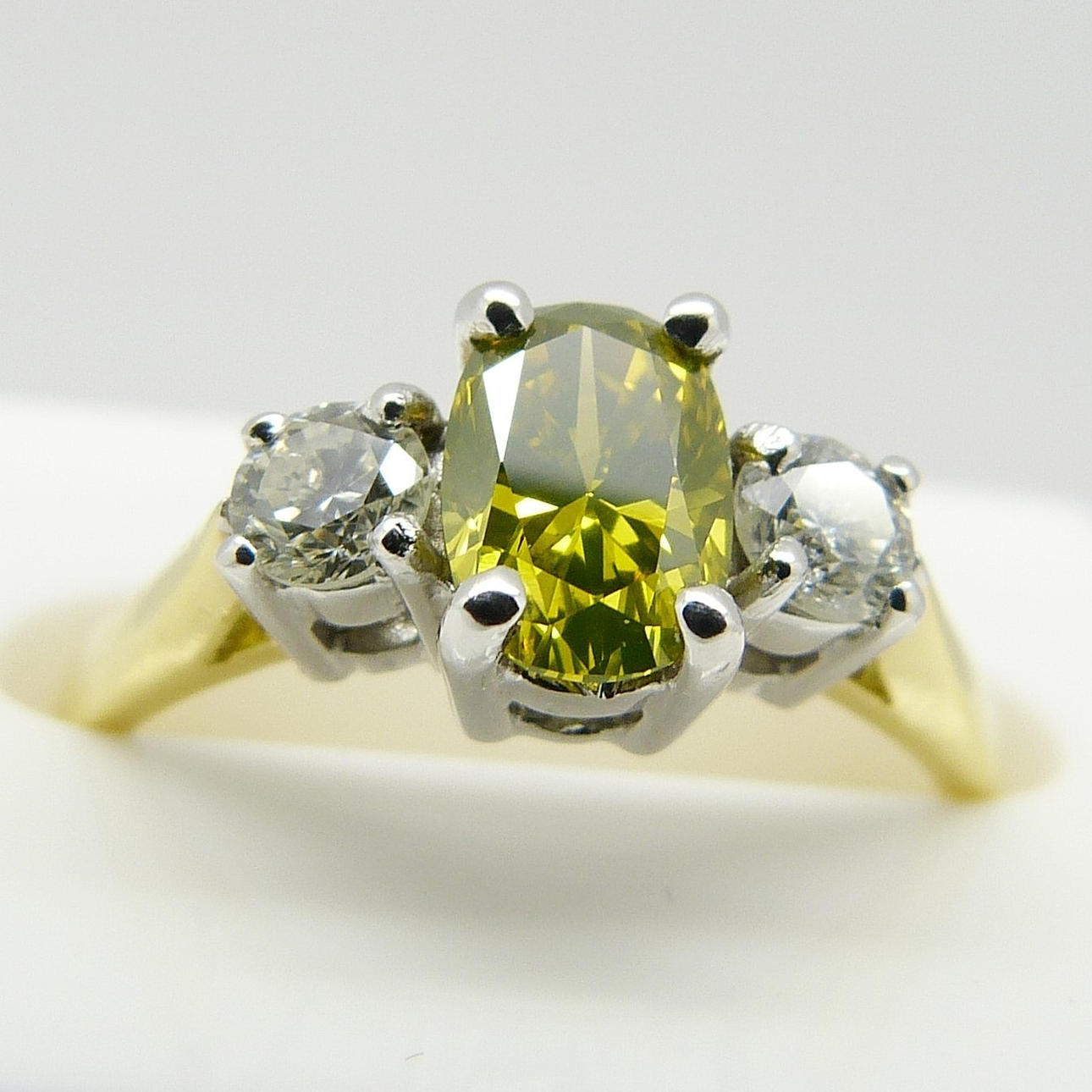 GRÜNER / GELBER DIAMANT.