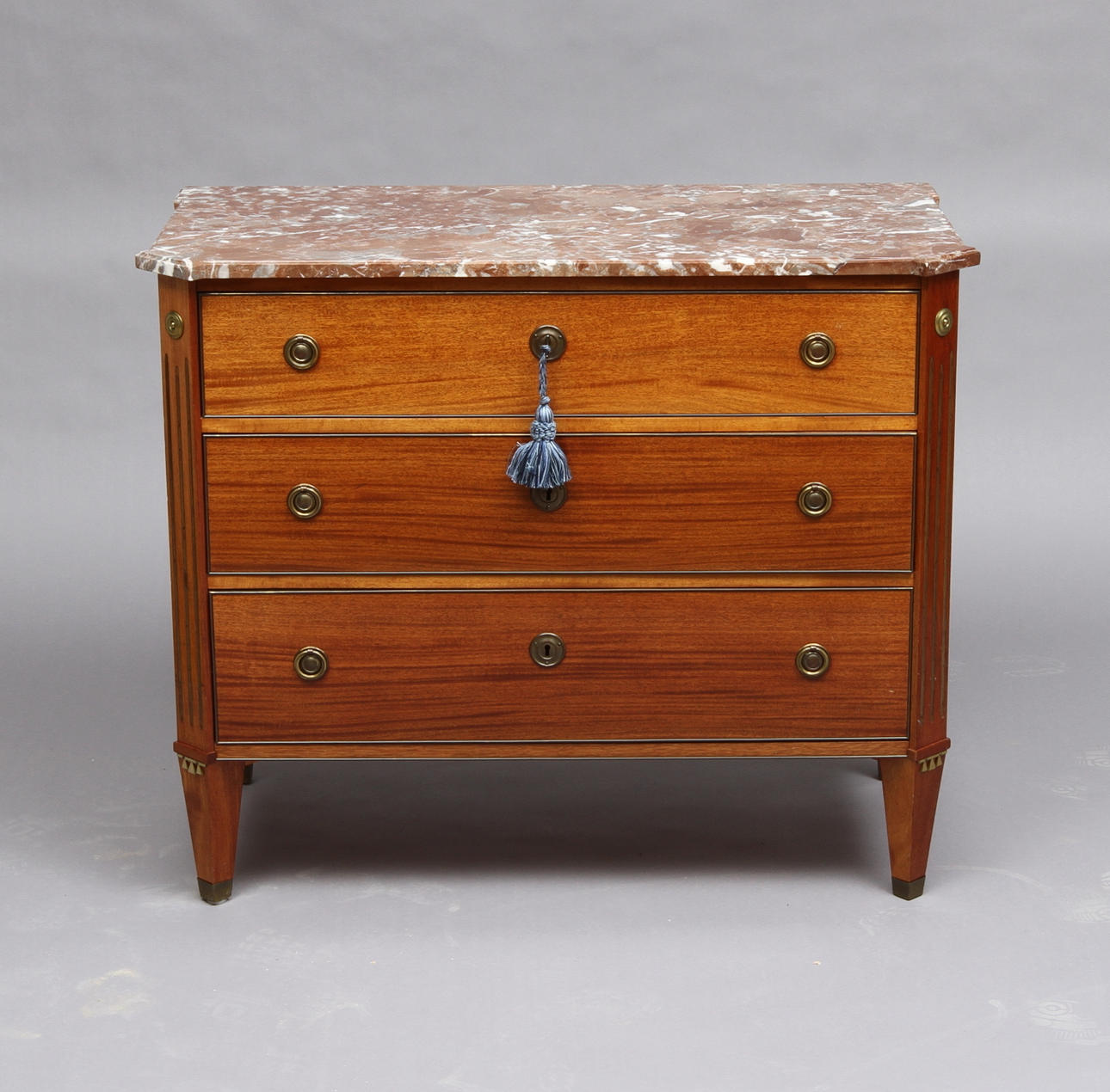 BYRÅ, med stenskiva, sengustaviansk stil, 1900-tal.