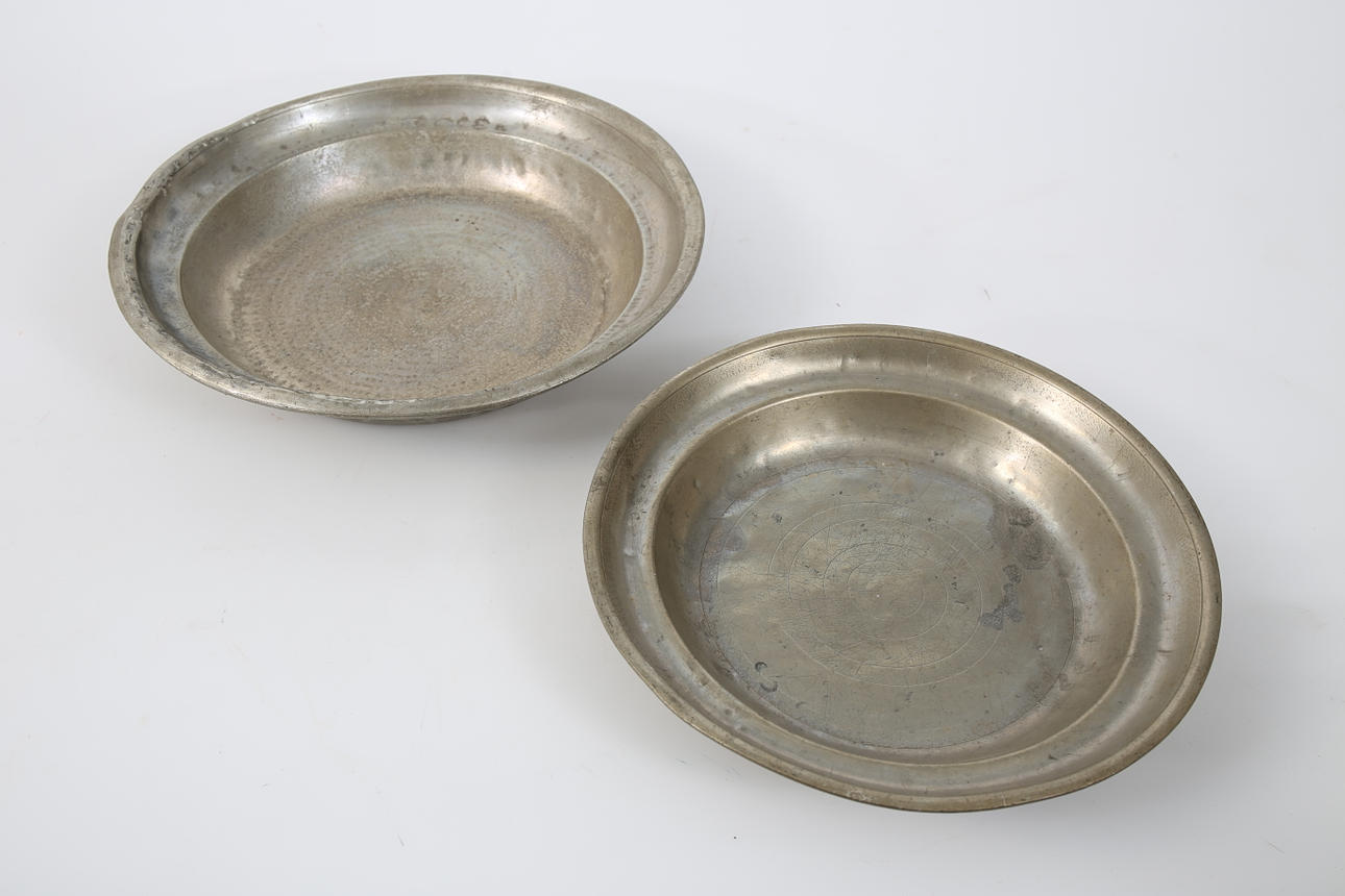 BARREL, pewter, 2 pieces, 19th century.