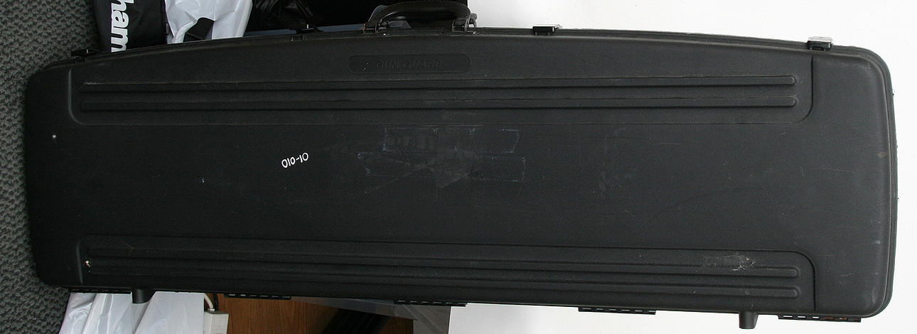 (131) KOFFERT, modell Svart.