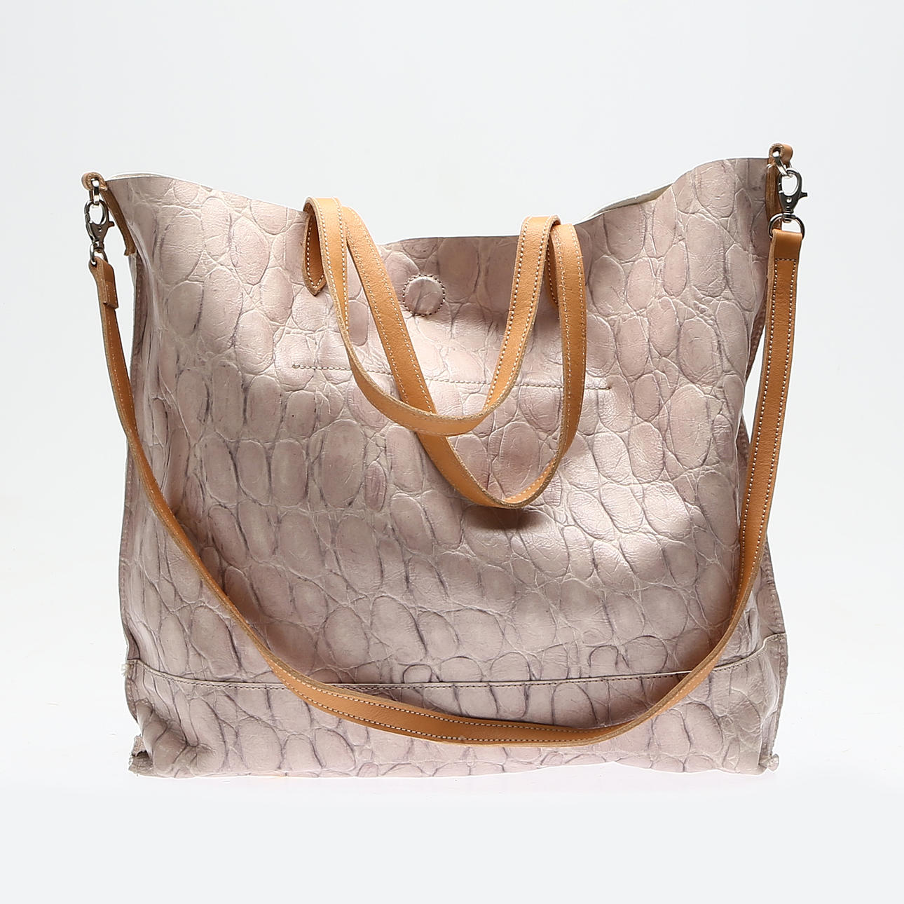 BAG, Hili Mika.