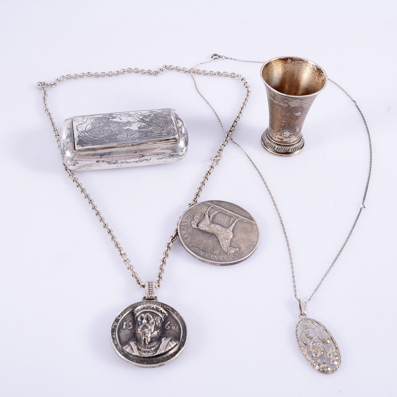 SILVERFÖREMÅL, 5 delar, 1900-tal.