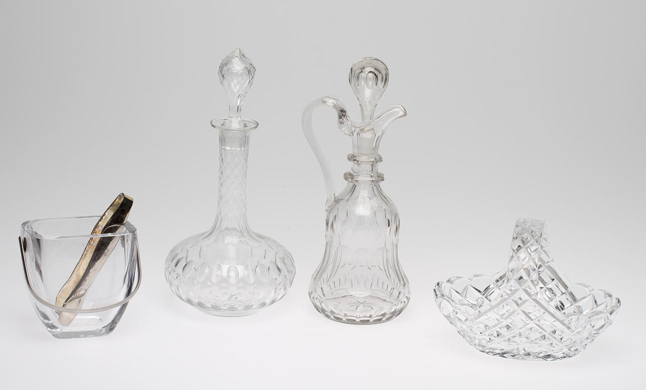 PARTI GLAS, 7 delar, karaffer, ishink samt skål. 1900-tal.