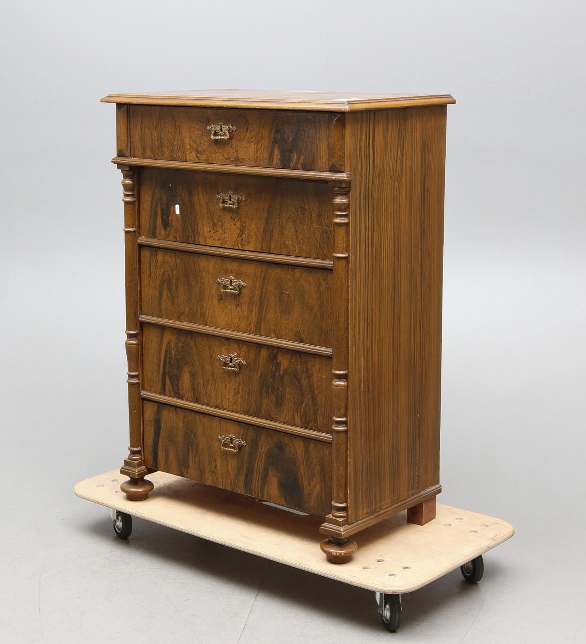 BYRÅ, nyrenässans, 1800-talets andra hälft.