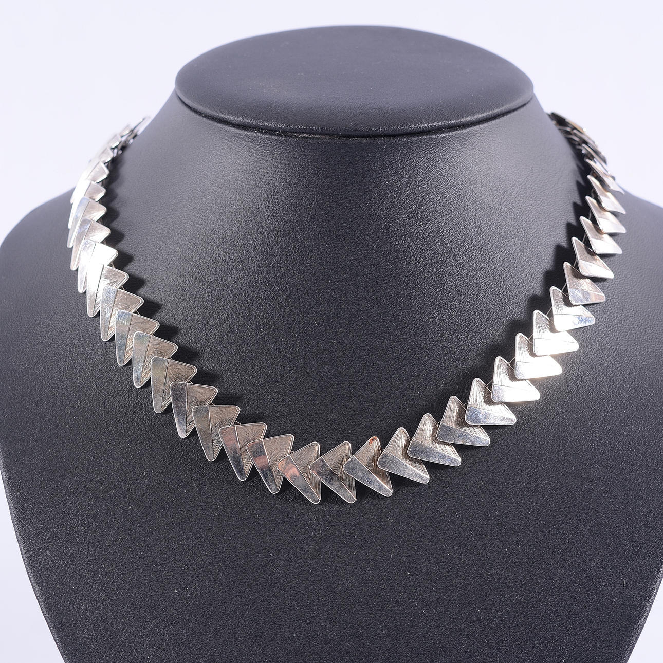 COLLIER, silver, vikt ca. 33,7 gram.
