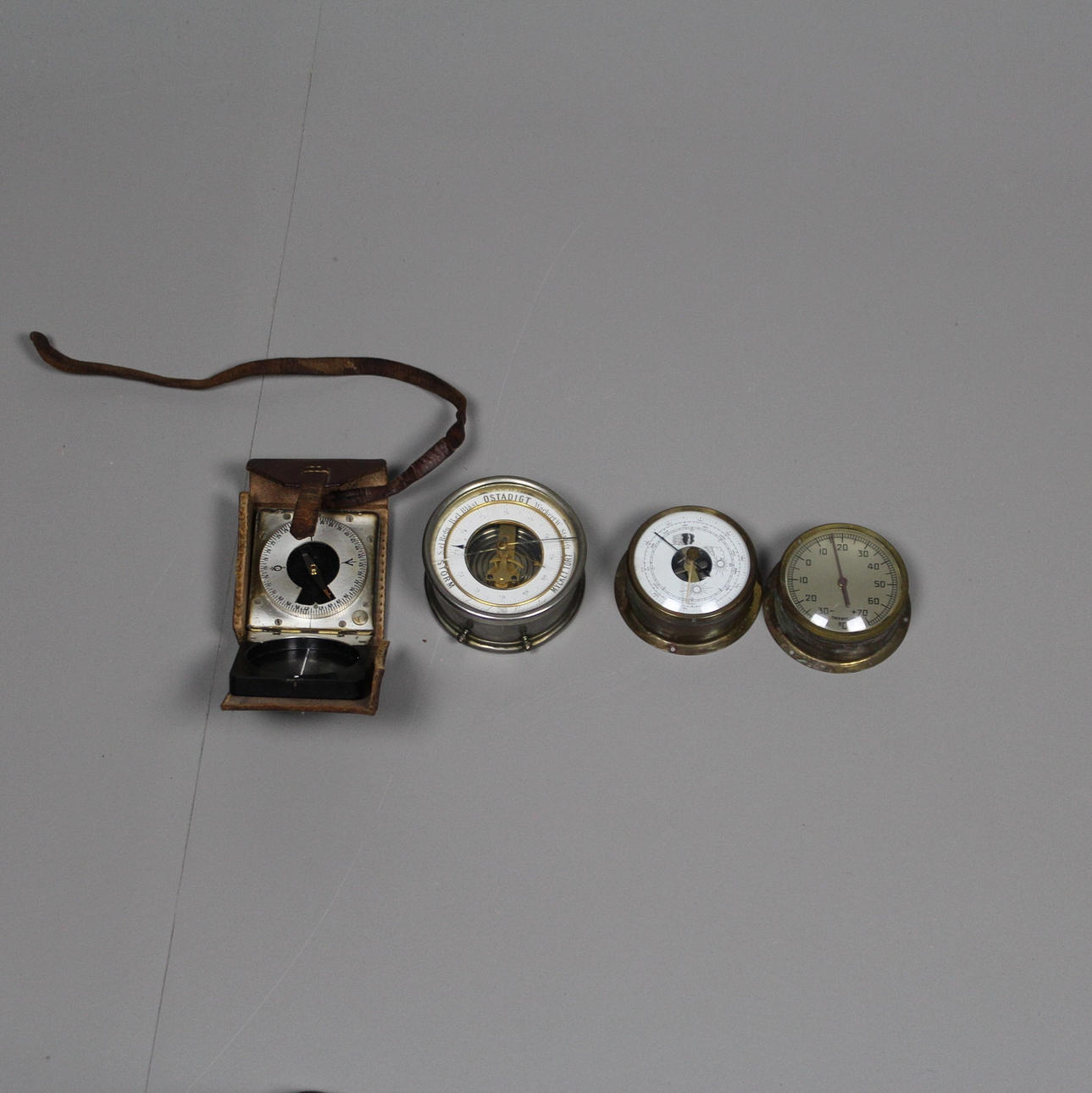 KOMPASS, BAROMETER, 4 Teile.