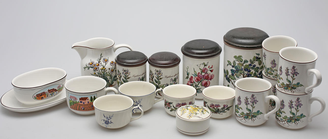 FRUKOSTSERVISDELAR, 32 delar, porslin, Villery & Boch.