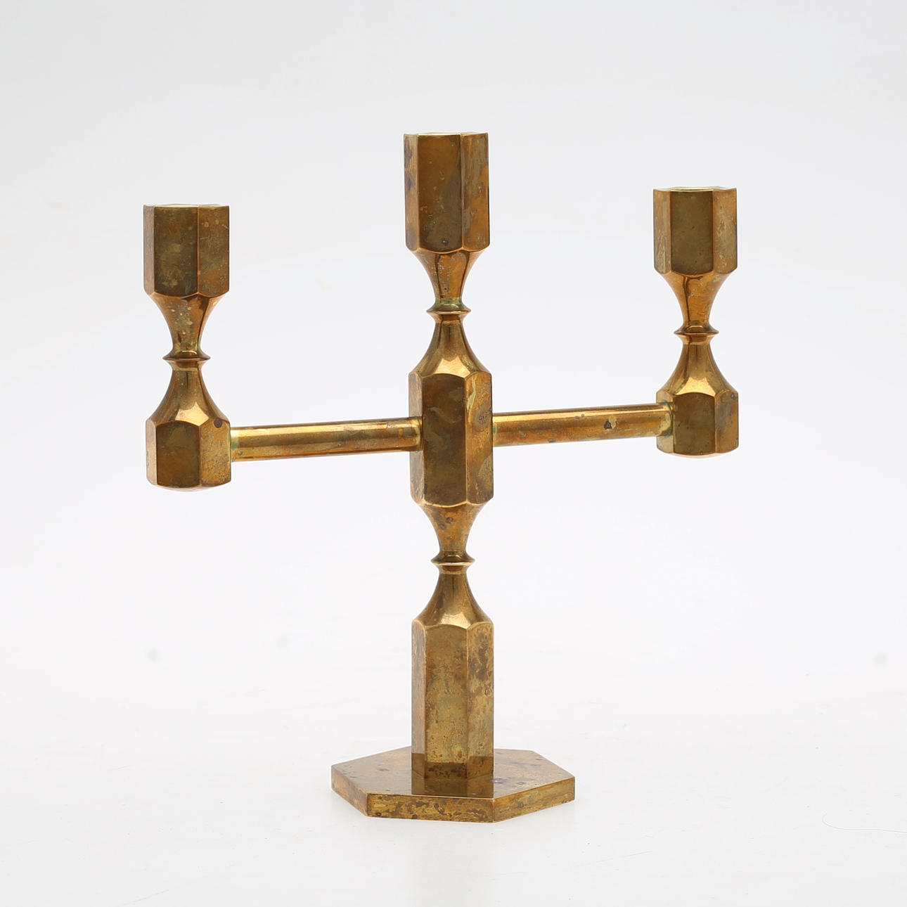 LJUSSTAKE, mässing, Metallslöjden, Gusum, 1984.