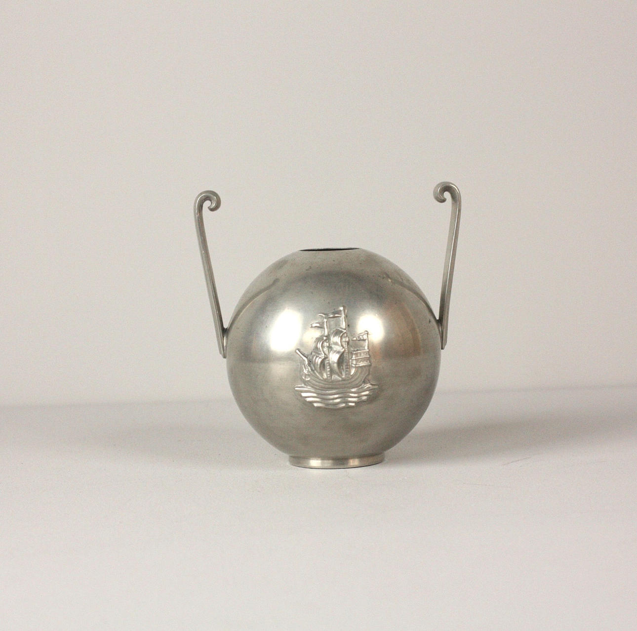 VAS, peltre, CG Hallberg. 1930.