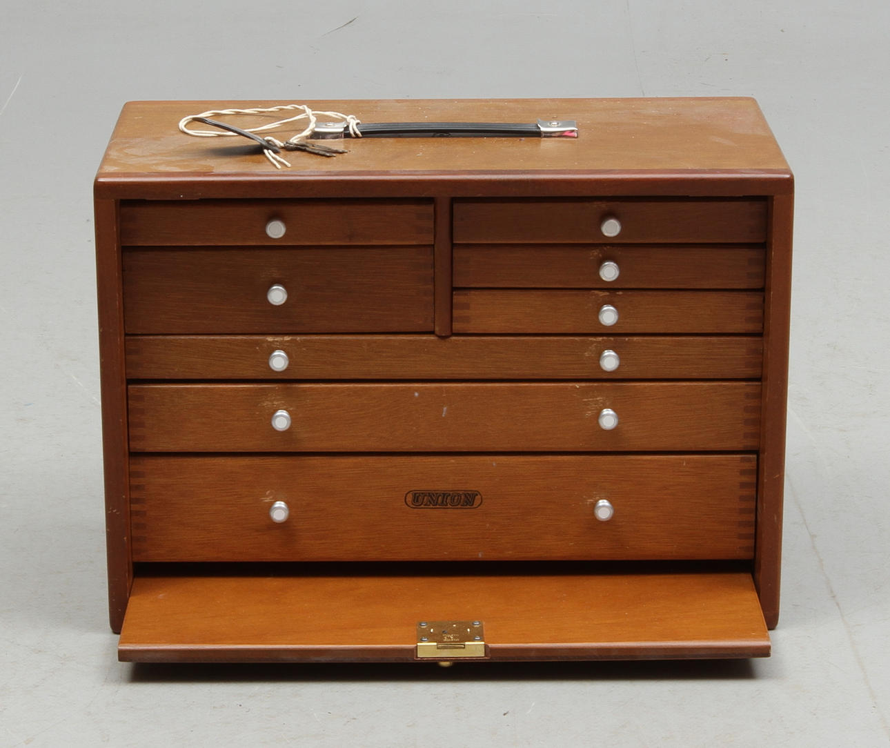 SCHATULL, med lådinredning, 1900-tal.