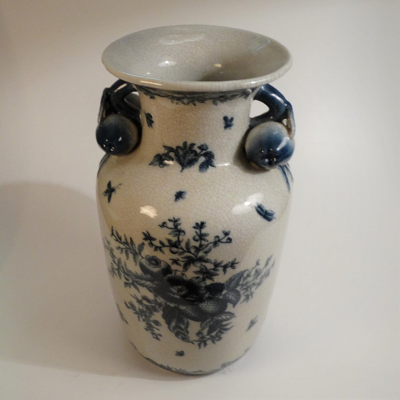 PORCELAIN VASE, Wong Lee 1895.