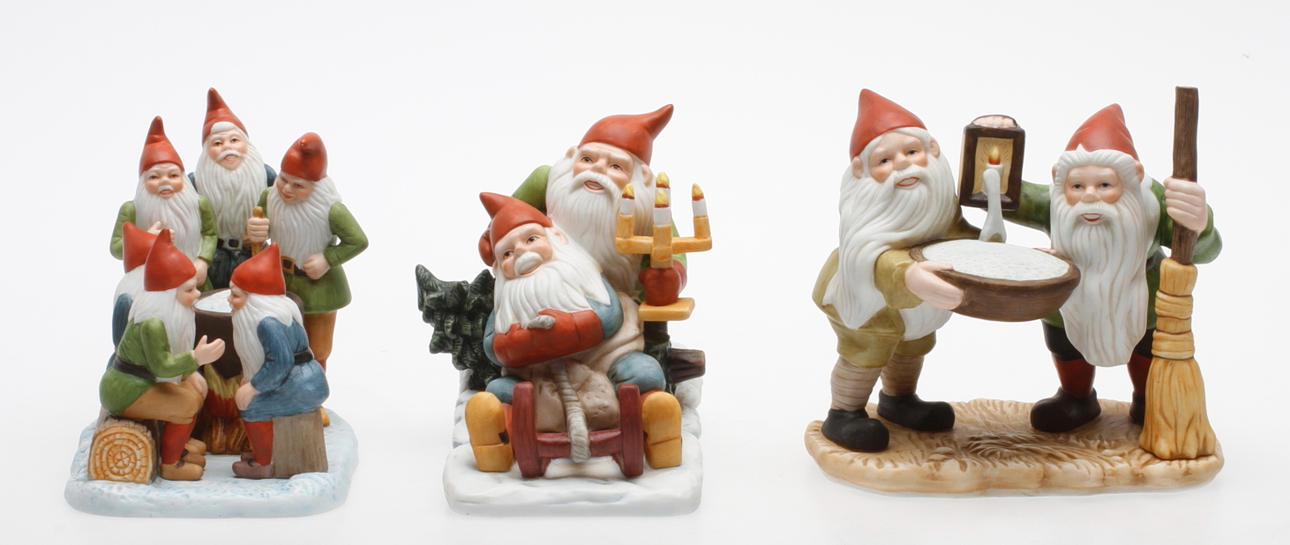 TOMTAR, 3 st, porslin, Kalmar läns museum, efter Jenny Nyström.