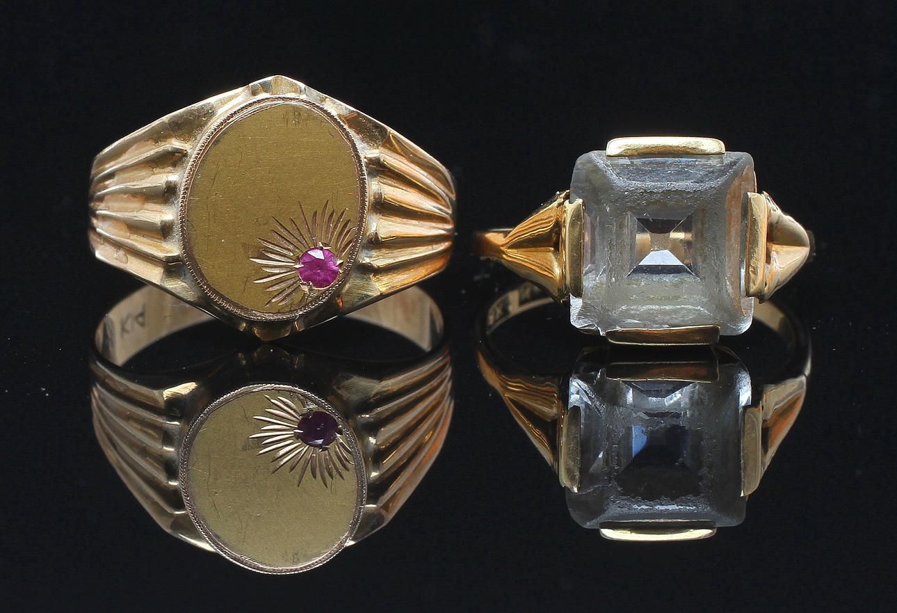 RINGAR 2 st, 18k guld samt 14k guld. Tot vikt ca 8,8 gram.