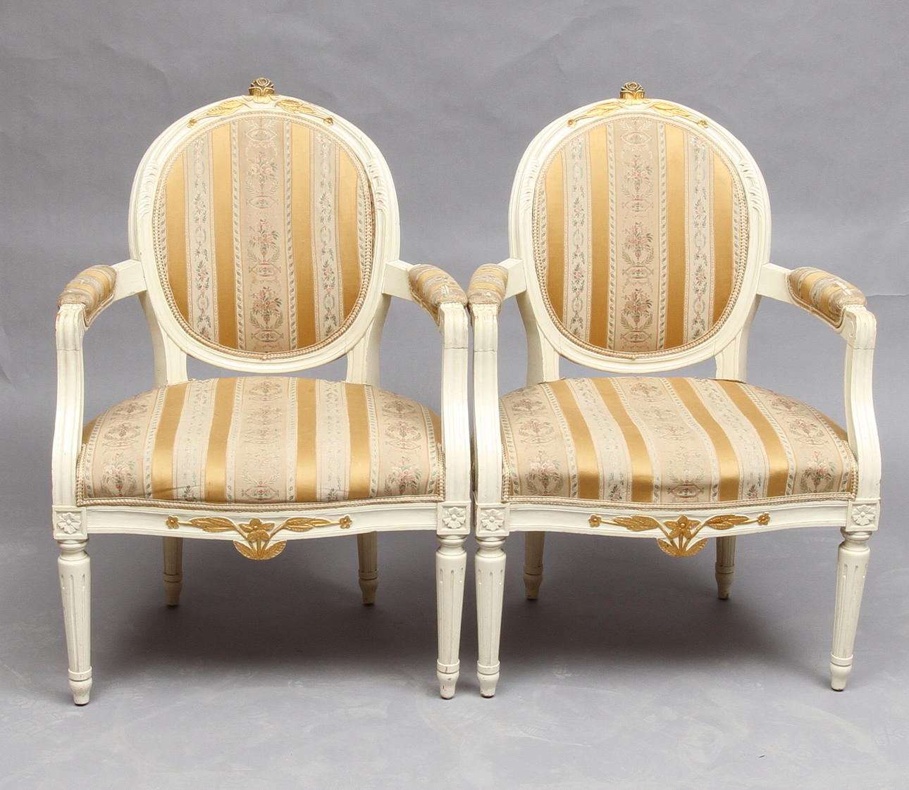 KARMSTOLAR, 1 par, STOLAR, 4 st, gustaviansk stil, 1900-tal.