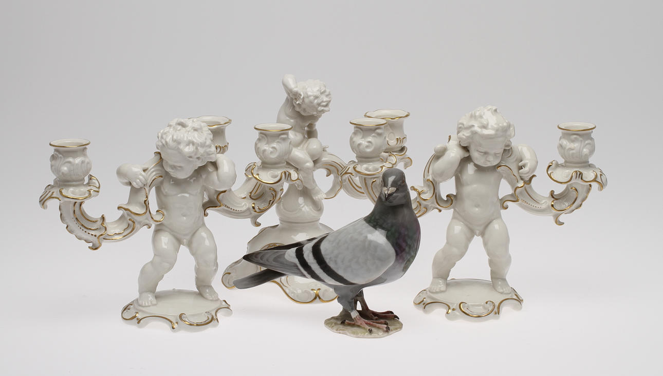 PORSLINSKANDELABRAR, 3 st, FIGURIN, Duva, porslin.