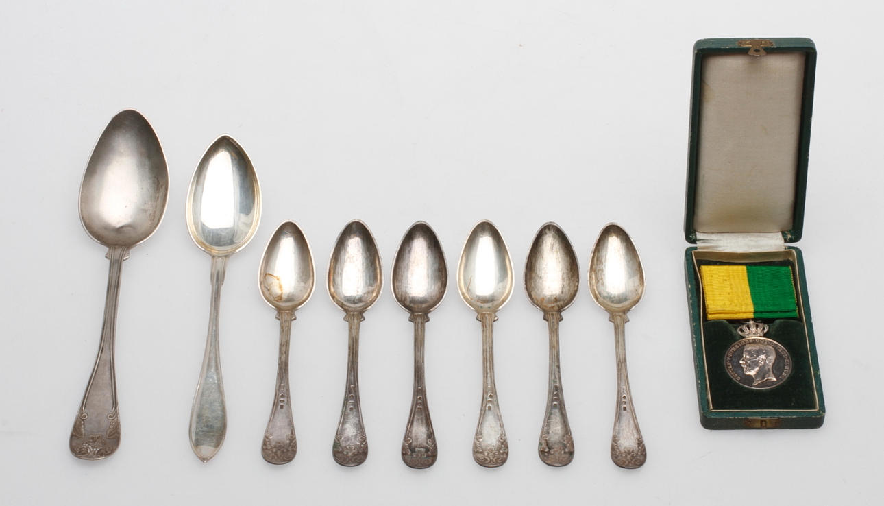 SILVERFÖREMÅL, 9 delar, silver, vikt ca 175 gram.