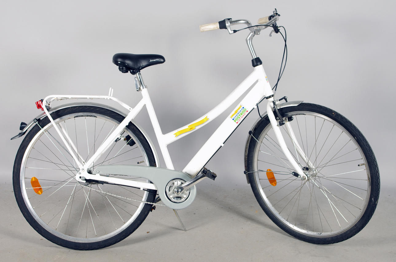 DAMCYKEL, vitmålad.