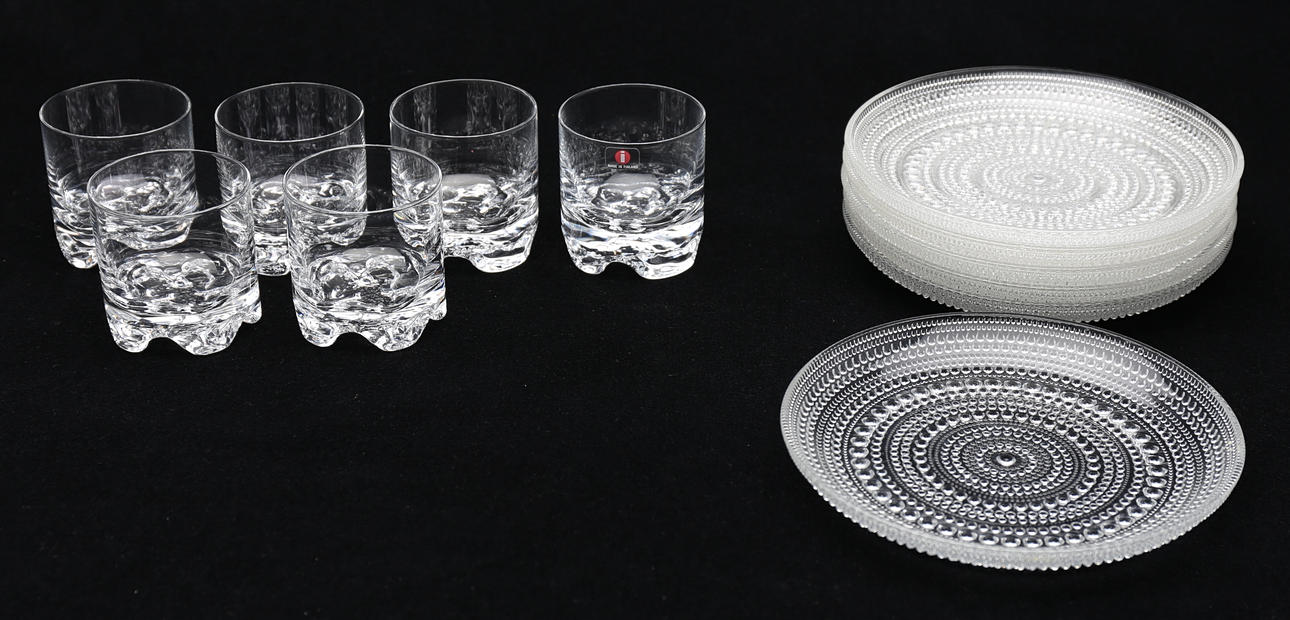 WHISKEYGLAS, Iittala, samt ASSIETTER, "Daggdroppe", Kastehelmi, design Oiva Toikka.