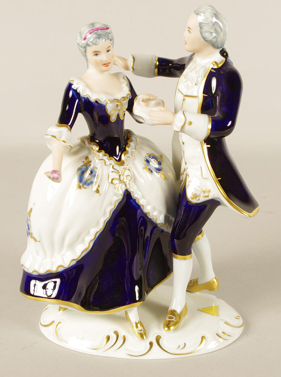 PORSLINSFIGUR, rokokopar, Royal Dux.