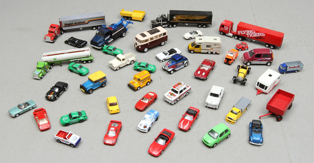 LEKSAKSBILAR cirka 40 stycken, mest "Made in China".