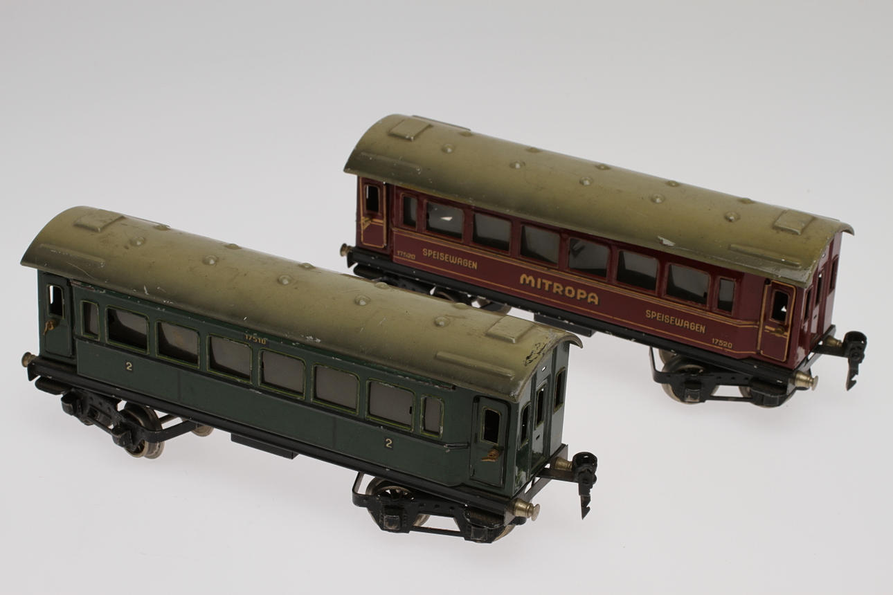 MÄRKLIN skala 0, Personvagn 1751 och restaurantvagn 1752.