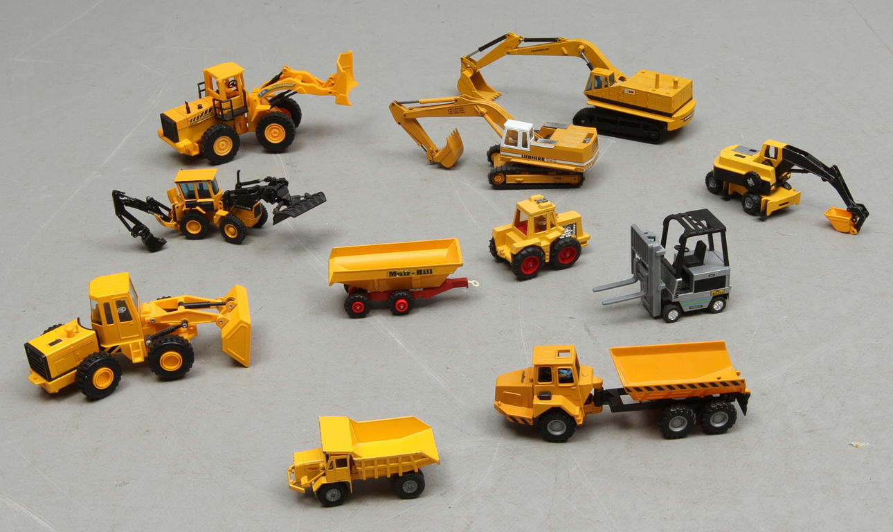 MODELLBILAR 10 stycken arbetsmaskiner, bland annat NZG.