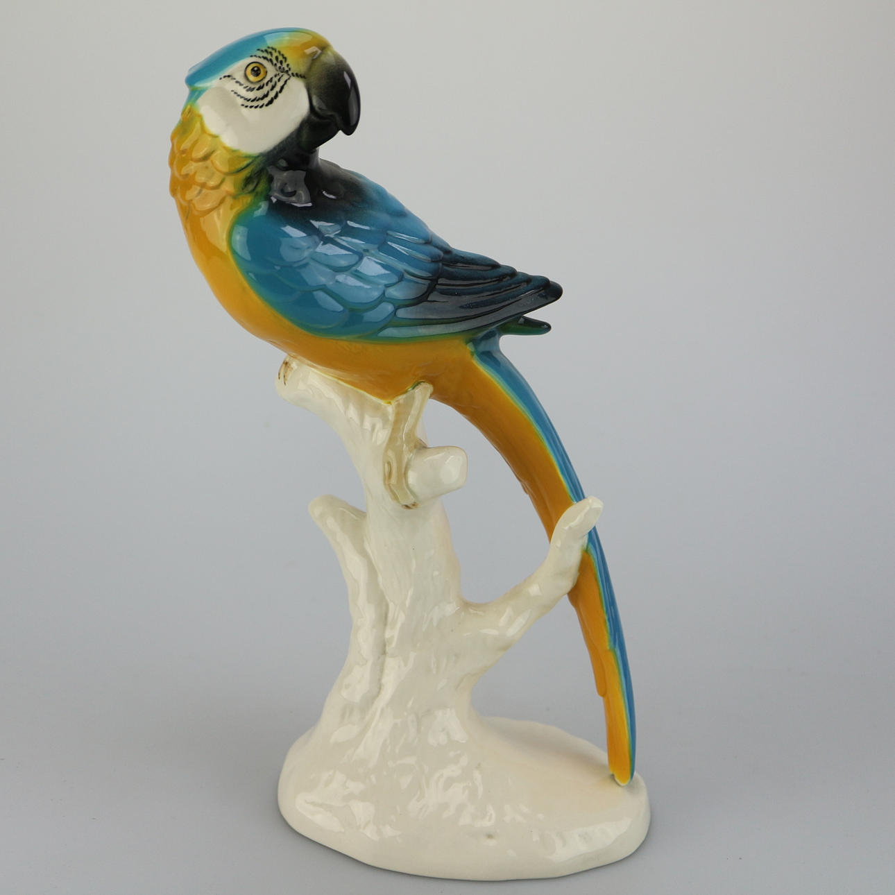 FIGURA DE CERÁMICA LORO.