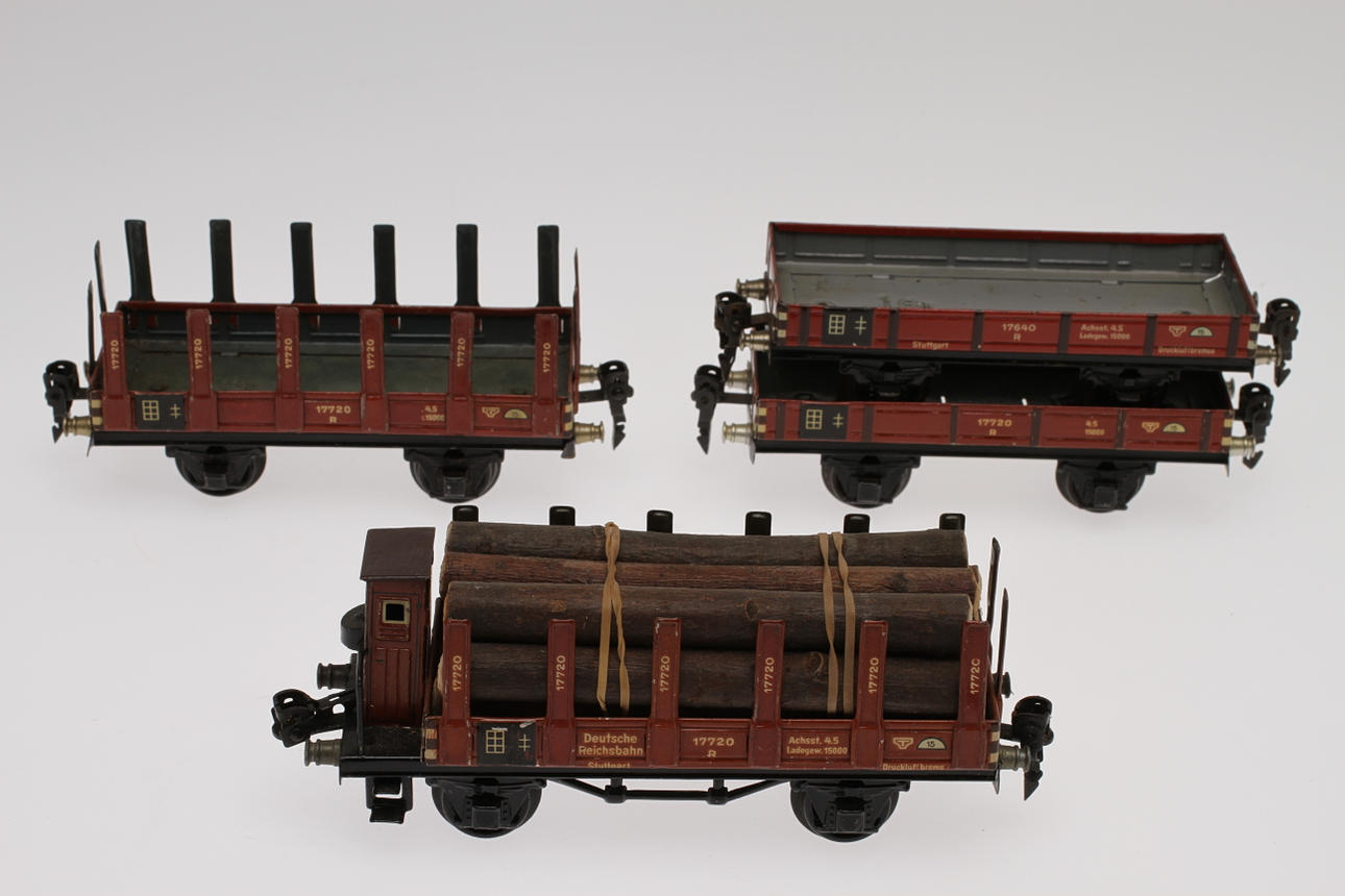 MÄRKLIN skala 0. Godsvagn 1772 med timmerlast, 1772,samt två 1764.