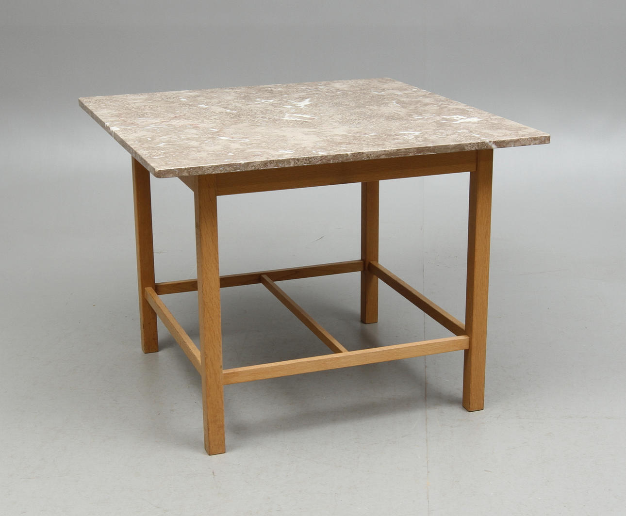 BORD, med marmorskiva, design Björn Hultén.