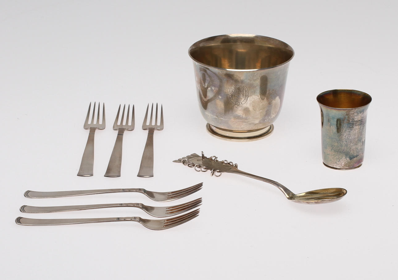 PARTI SILVER, 9 delar. Skål Borgila, smörgåsgafflar, samesked, supkopp. Senare hälften av 1900-talet. Vikt 395g.