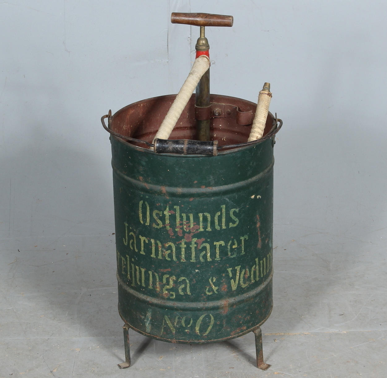 FIRE SPRINKLER with BUCKET.