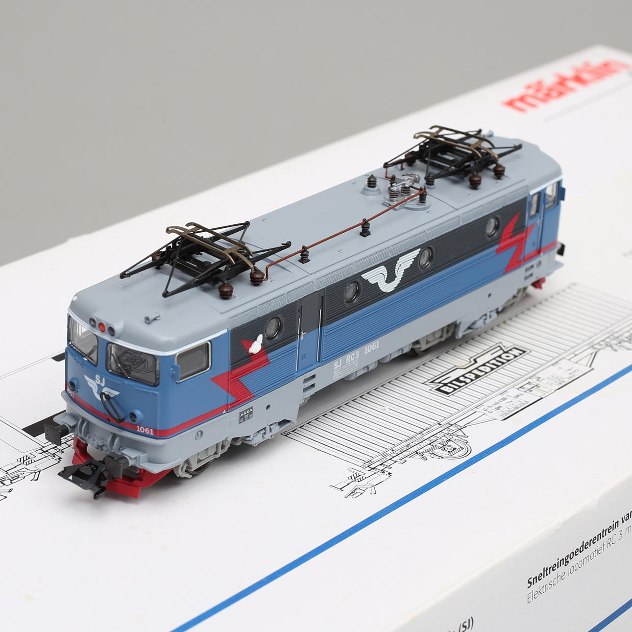 TÅGSET, Märklin, lok SJ RC3 1061, samt 3 vagnar. Leksaker - Auctionet