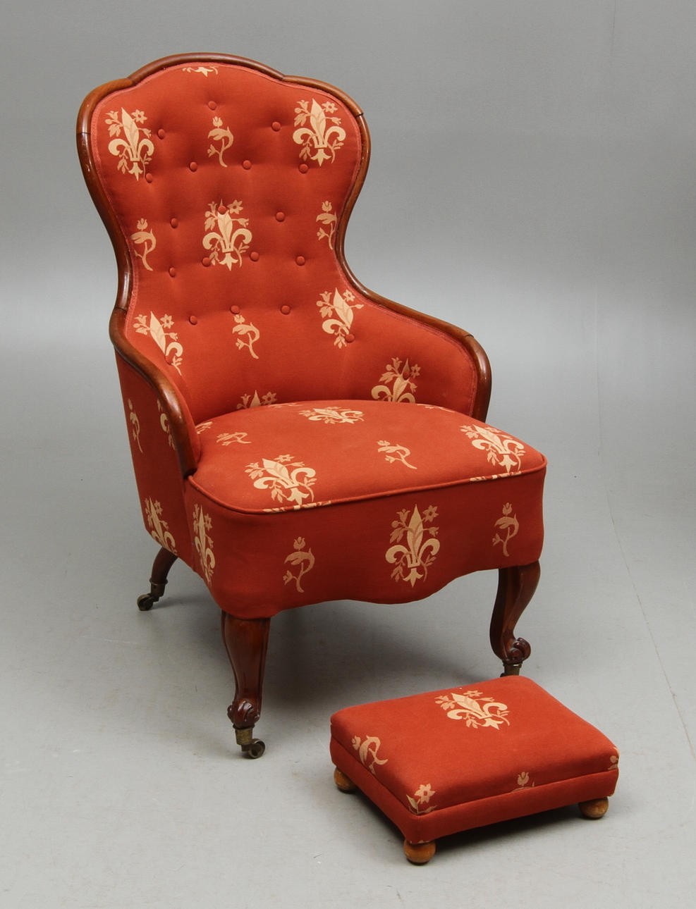 FÅTÖLJ med FOTPALL, sekelskiftet 1900.