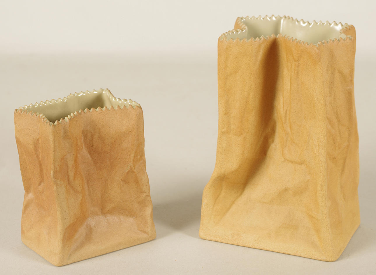 VASER, 2 stycken, "Påsen", design Tapio Wirkkala för Rosenthal.