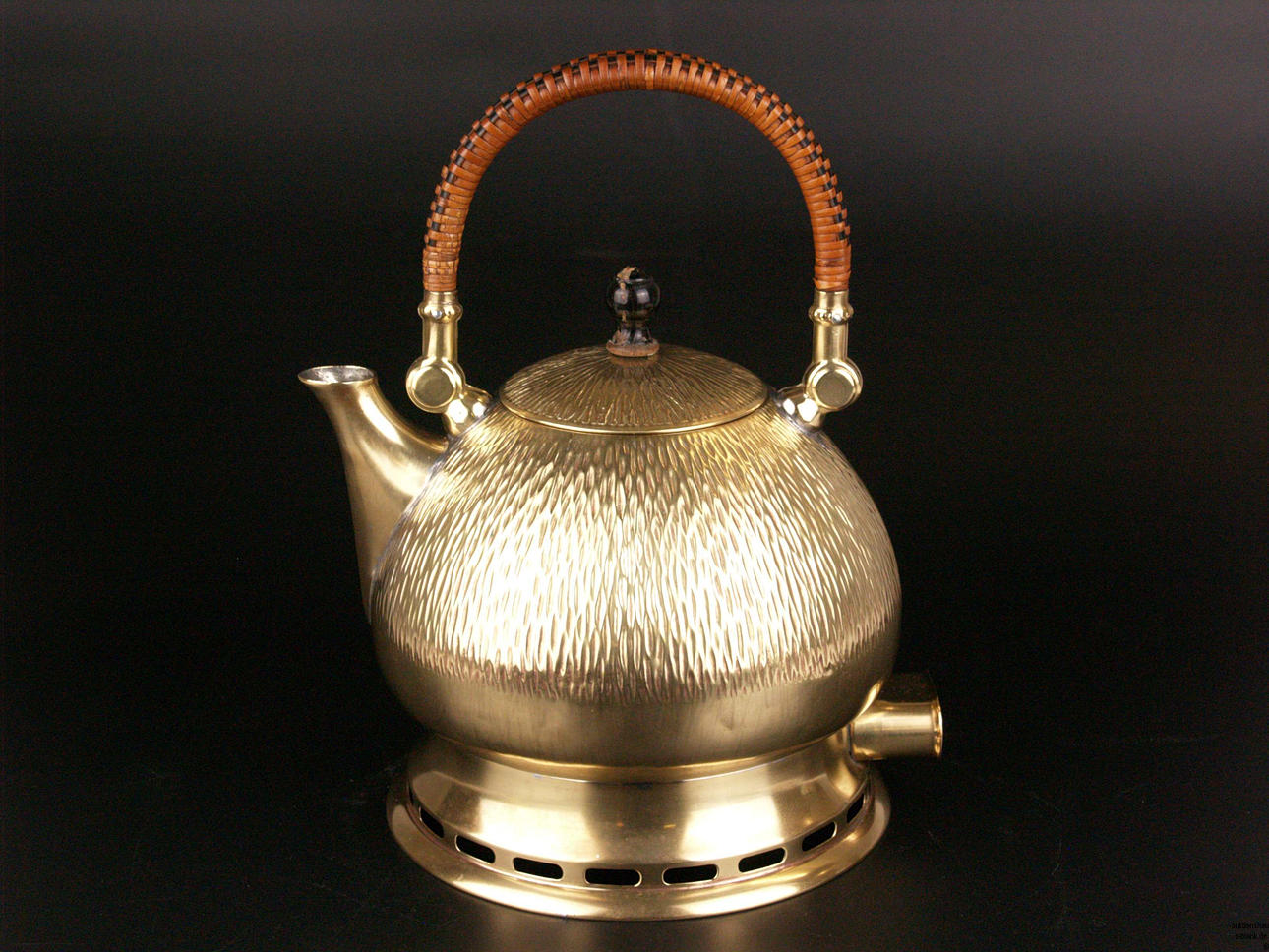 PETER BEHRENS. Elektrischer Wasser- und Teekessel, ca.1903-09, Messing.