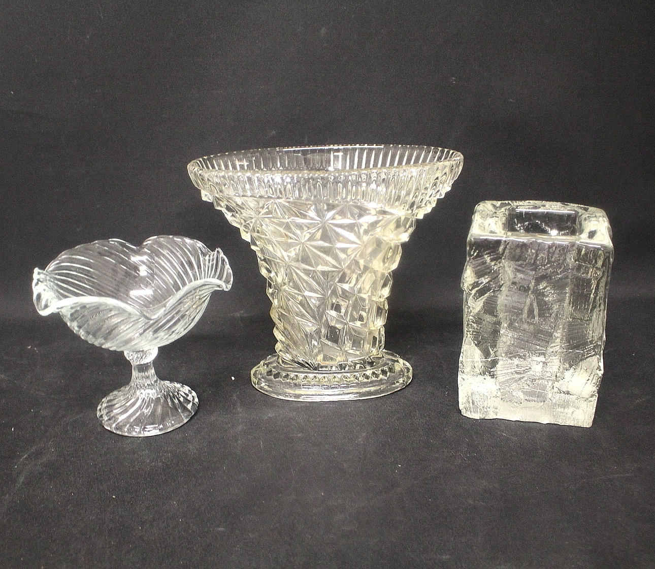 VASEN/FUSSSCHALEN, 3-teilig, Glas.